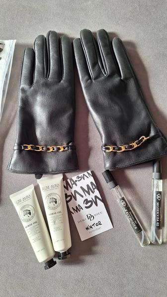 Перчатки женские.