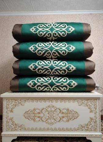 Набор ою-құрақ көрпе жастық.