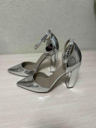 Туфли на каблуке