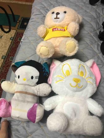 Набор мягких игрушек Мишка Lewis, Hello Kitty и Белая кошечка