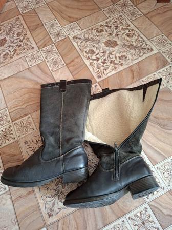 Продаю женские сапоги