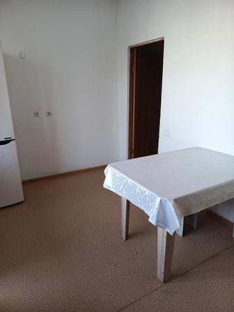 Стол и табуретки