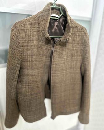 Мужская куртка от бренда Zara . Маленький размер С подойдет М . Теплая