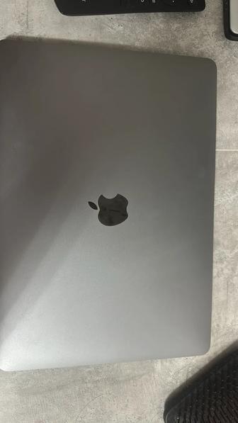 Продам MacBook Air месяц назад купила .