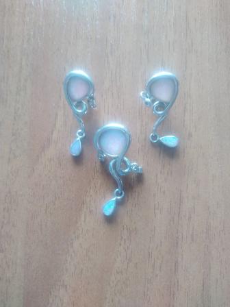 Продам комплект Серьги и подвеска,производство Италия.