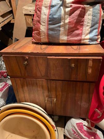 Отдам две советские тумбочки