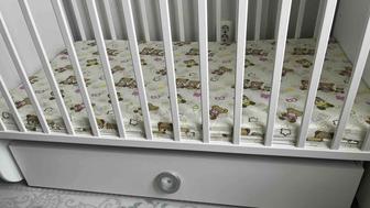 Продам кровать с маятником