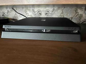 Продам Плейстейшен 4 в очень хорошем состоянии