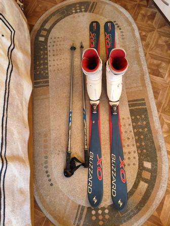 Продам лыжи в комплекте с ботинками