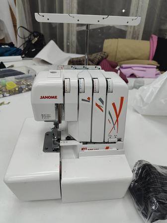 Продам оверлок бытовой janome My Lock 975, новый