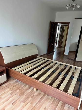 Продам кровать и две тумбы ДЕШЕВО