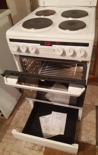 Электроплита Hansa, Электроплитка , Духовка с конвекцией. В Отл.состоянии..