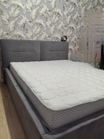 Продаётся двухспальный кровать с матрасом вместе, чистый, не сломанный