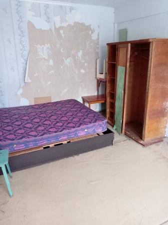 Отдам шкаф и кровать бесплатно