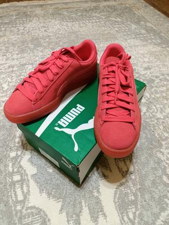 Продам женские кроссовки бренд PUMA, размер 38.5, новые.