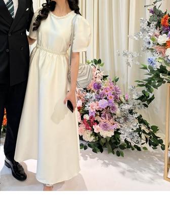 Нежное молочное платье