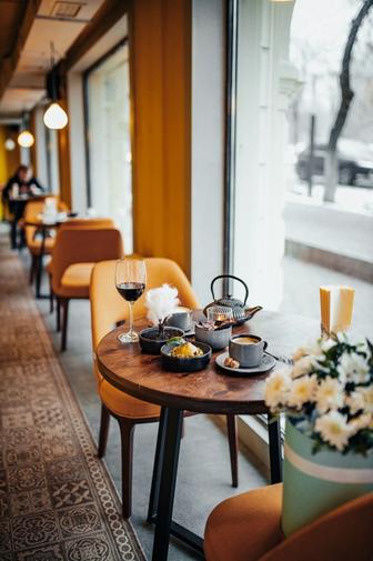 Мебель и оборудование для кафе и бара столы, стулья