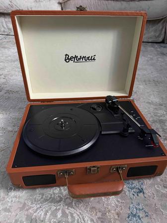 Виниловый проигрыватель Верный