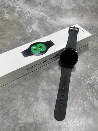 Срочно продам часы Samsung watch 4 40mm