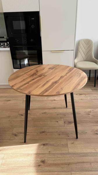 Продается обеденный стол