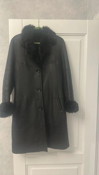 Продам женскую натуральную дубленку