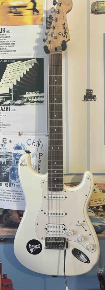Продам электрогитару Fender squier bullet stratocaster HSS и Marshall 24W