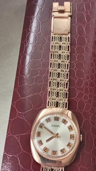 Золотые часы Ракета