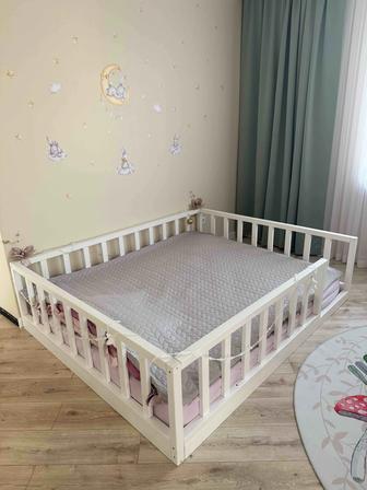 Кровать детская с матрасом