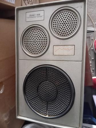 Две стереофонические колонки 25АС