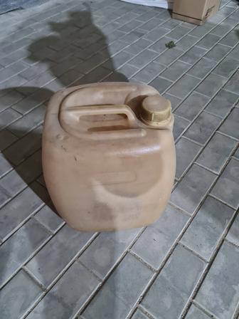 Продам канистры 20л