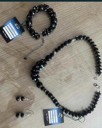 Продам набор украшений из агата, оникса ,шунгита