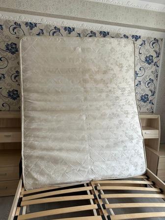 Матрас с кроватью