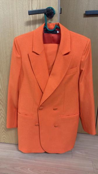 Продам костюм с шортами.