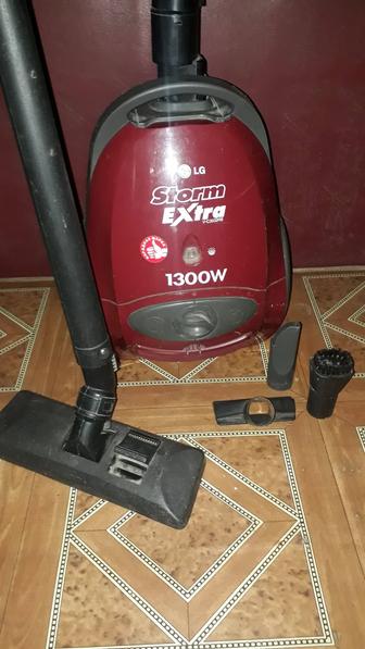 Пылесос LG 1300 W