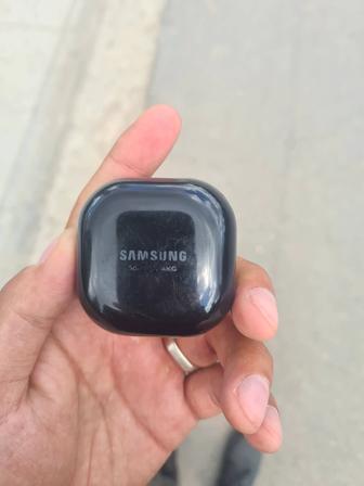 Продам наушники Samsung buds live
