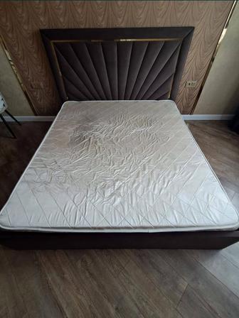 Кровать двуспальная