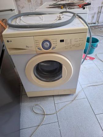 Продаю стиральную машинку, работает