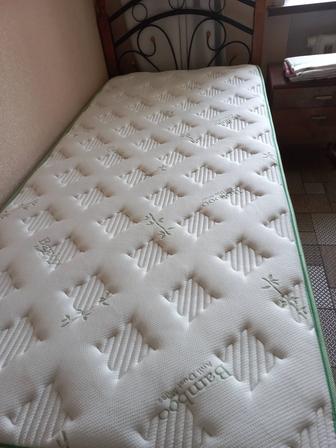 Продам малайзийские кровати 2шт. С матрасом. 90/200 . В хорошем состоянии.