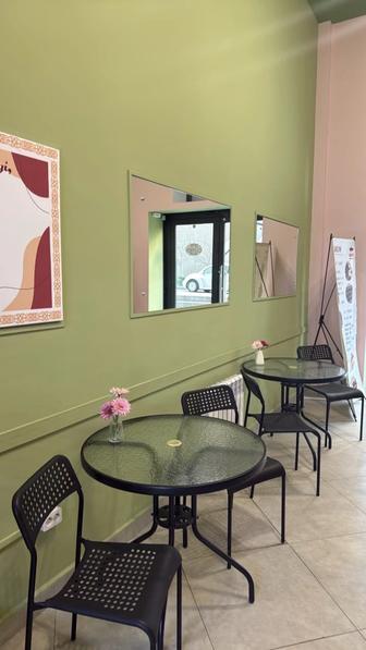 Стол и стулья