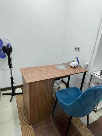 Маникюрный стол