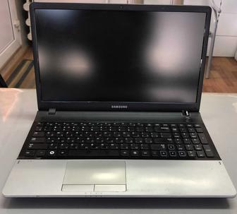 Ноутбук Samsung NP300E5A