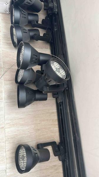 Продам трековые светильники на шинопроводе