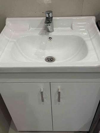 Продам раковину с тумбой