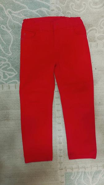 Меняю темно-красные джинсы на мальчика 4-5 лет на 2 синие КЗ шоколадки