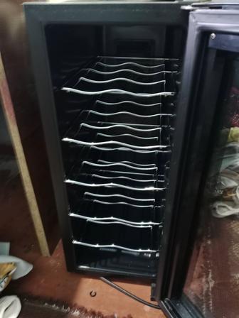 Продам холодильник для вина