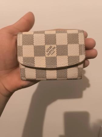 ключница Louis Vuitton 4 Key Holder в канве Damier Azur.
