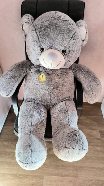 Медведь плюшевый