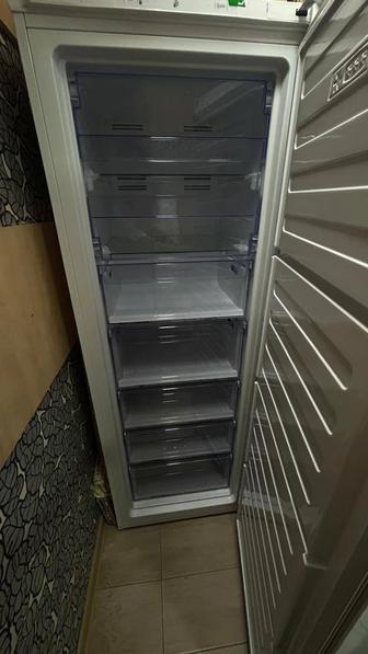 Продам морозильник вертикальный BEKO