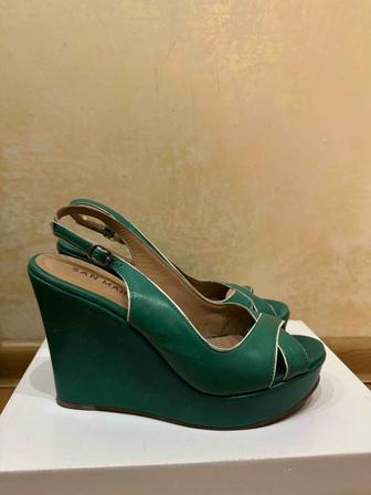 Женские туфли на танкетке