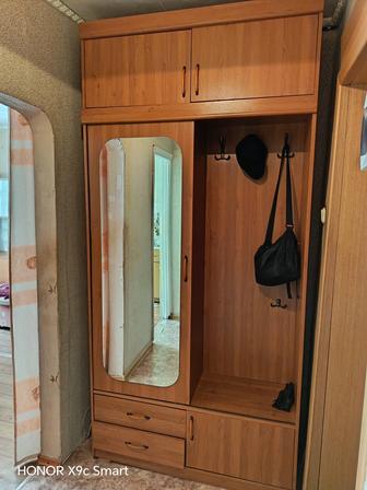 Шкафы, столы, диваны бесплатно